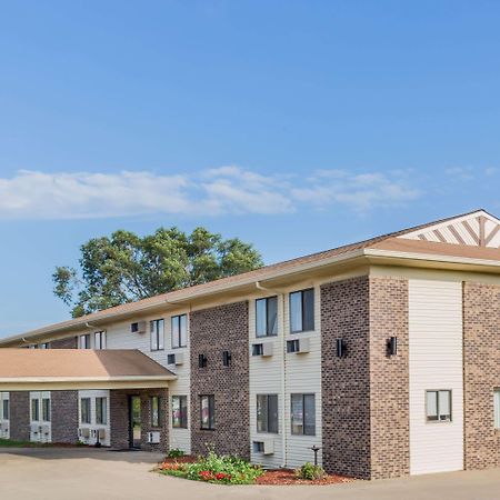 Hotel Super 8 By Wyndham Madison Exterior foto
