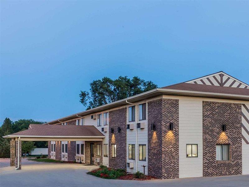 Hotel Super 8 By Wyndham Madison Exterior foto