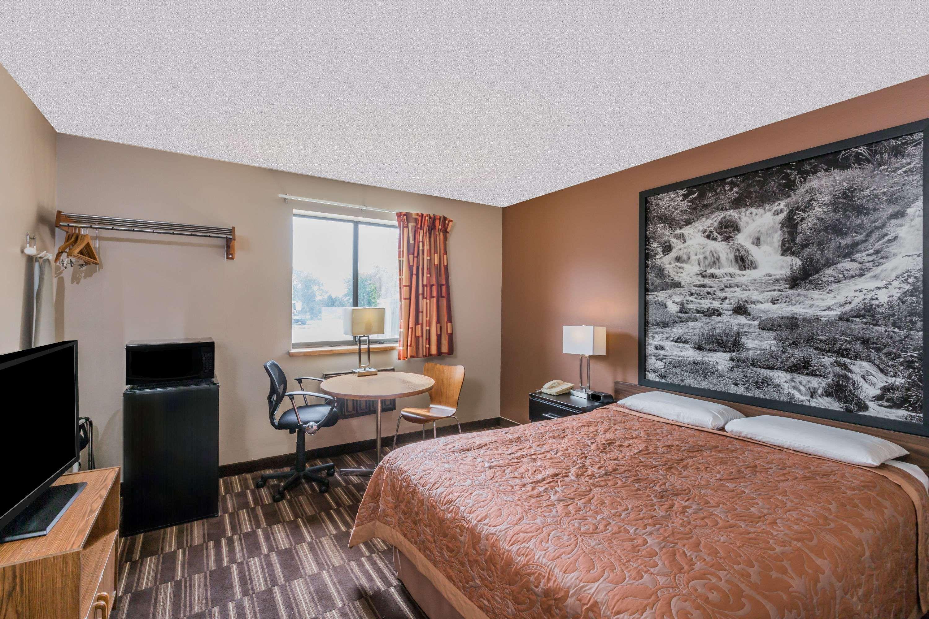 Hotel Super 8 By Wyndham Madison Exterior foto
